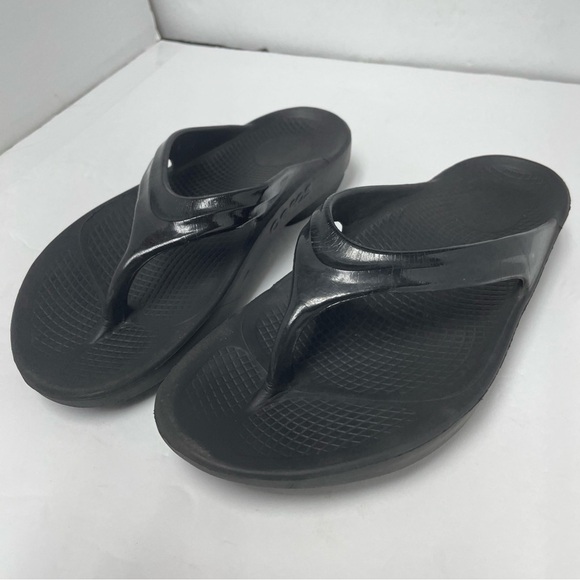 OOFOS Flip Flops Womens Size 9 Sport Recovery Thong Sandals Comfort Black Casual - Picture 1 of 14